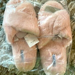 Brand new with tags Womens M-L slippers (fits size 8-10)